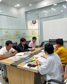 Phòng học và kệ sách Naoki
